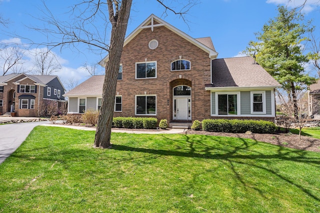 view of front facade featuring brick siding and a front lawn