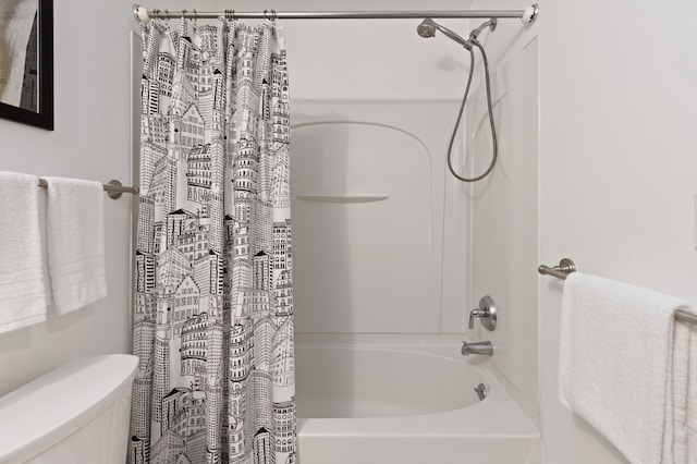 full bath with shower / tub combo with curtain and toilet