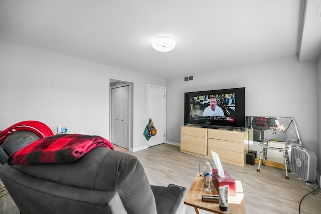 3553 Port Cove Dr Unit 37, Waterford, MI 48328 - living area featuring visible vents, baseboards, and light wood-style floors