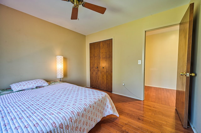 3052 Westman Ct, Bloomfield Hills, MI 48304 - bedroom featuring baseboards, a closet, a ceiling fan, and hardwood / wood-style flooring