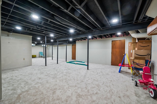 3052 Westman Ct, Bloomfield Hills, MI 48304 - finished basement with carpet