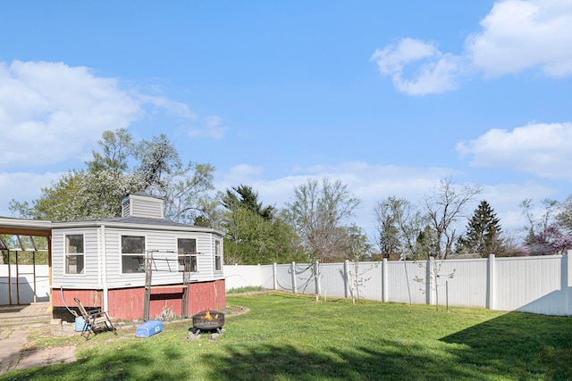 view of yard featuring fence and an outdoor fire pit