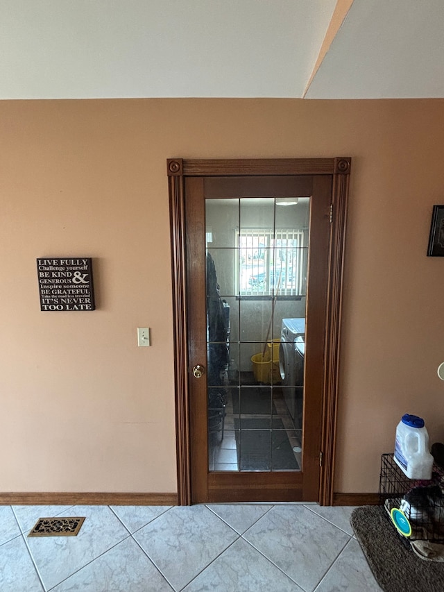 room details featuring visible vents and baseboards