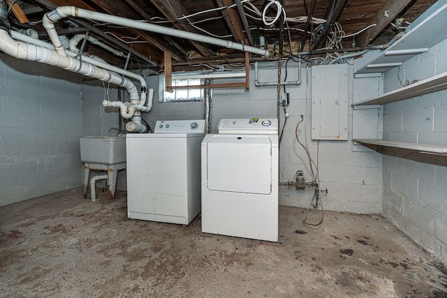laundry room with laundry area, washer and clothes dryer, and a sink