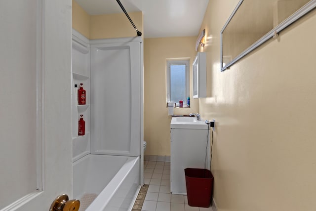 1401 S Williams Lake Rd, Waterford, MI 48327 - full bathroom featuring tile patterned flooring, vanity, toilet, and shower / washtub combination