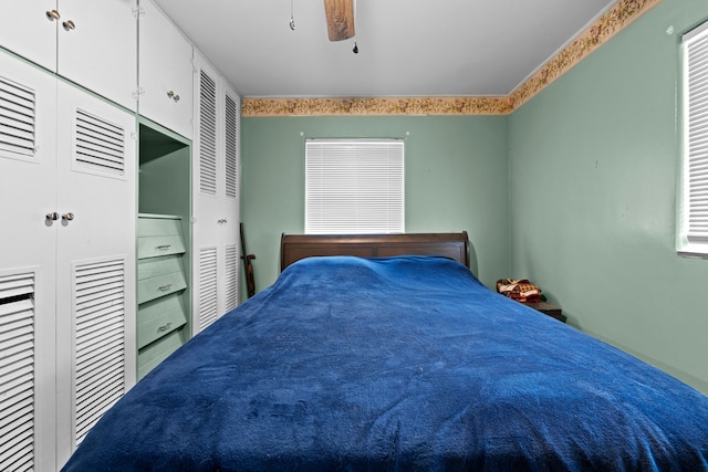 1401 S Williams Lake Rd, Waterford, MI 48327 - bedroom featuring ceiling fan