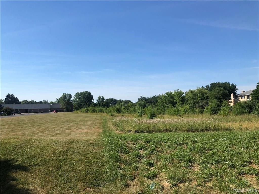 5555 E Hill Rd, Grand Blanc, MI 48439