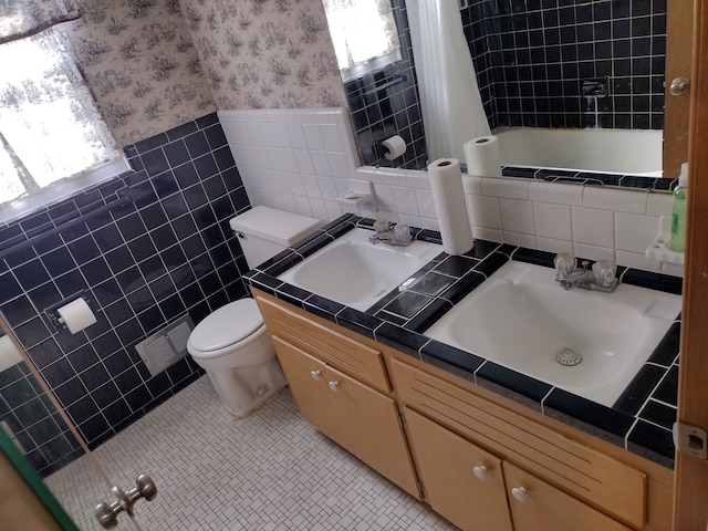 1981 Westfield Rd, Trenton, MI 48183 - full bathroom featuring toilet, visible vents, a sink, and wallpapered walls