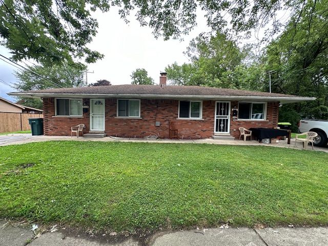 819 Frank Ave, Lincoln Park, MI 48146 - ranch-style home featuring a chimney, brick siding, entry steps, and a front yard