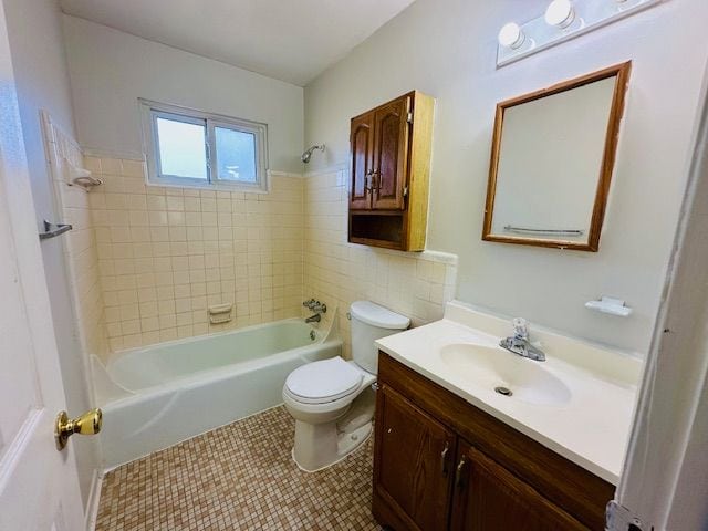 819 Frank Ave, Lincoln Park, MI 48146 - full bath featuring tile patterned floors, bathing tub / shower combination, toilet, and vanity
