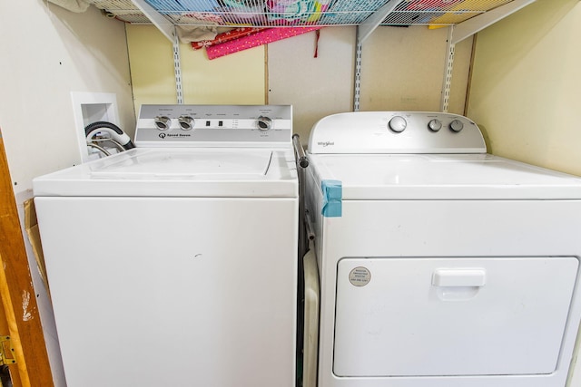 washroom with laundry area and independent washer and dryer