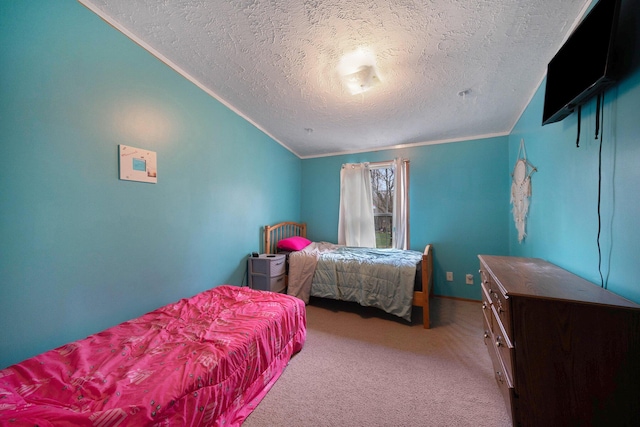 carpeted bedroom featuring lofted ceiling, a textured ceiling, and crown molding