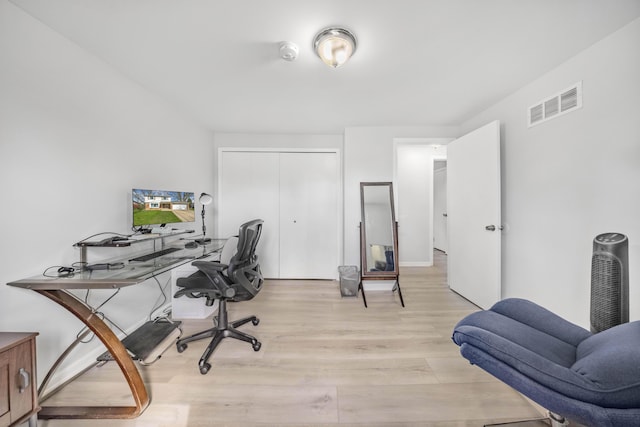 29772 Brentwood St, Southfield, MI 48076 - home office featuring visible vents and light wood-style floors