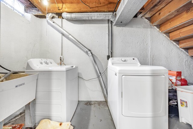 29772 Brentwood St, Southfield, MI 48076 - laundry area with washer and dryer, a sink, and laundry area