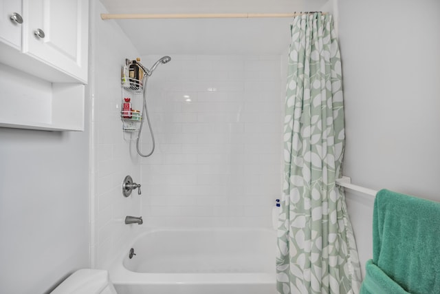 29772 Brentwood St, Southfield, MI 48076 - bathroom with shower / bath combination with curtain and toilet