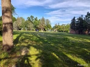 21438 Meridian Rd, Grosse Ile, MI 48138