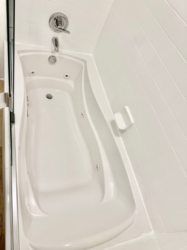 interior details featuring a jetted tub