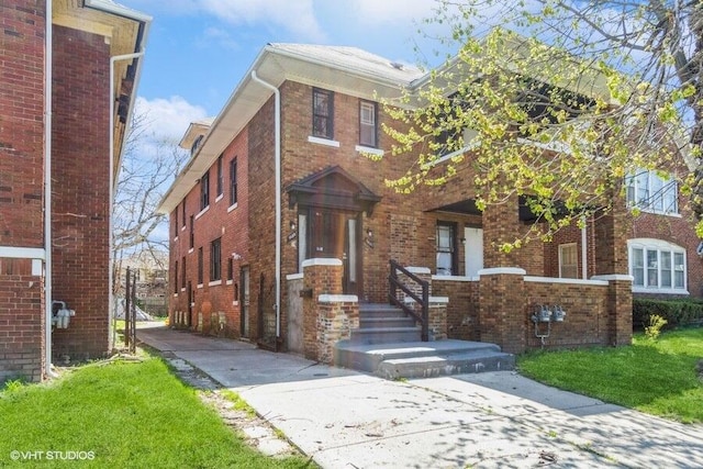 view of front facade featuring brick siding