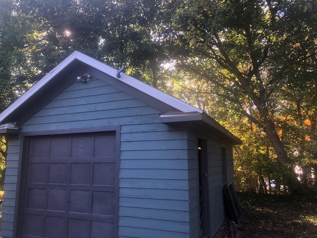 view of detached garage