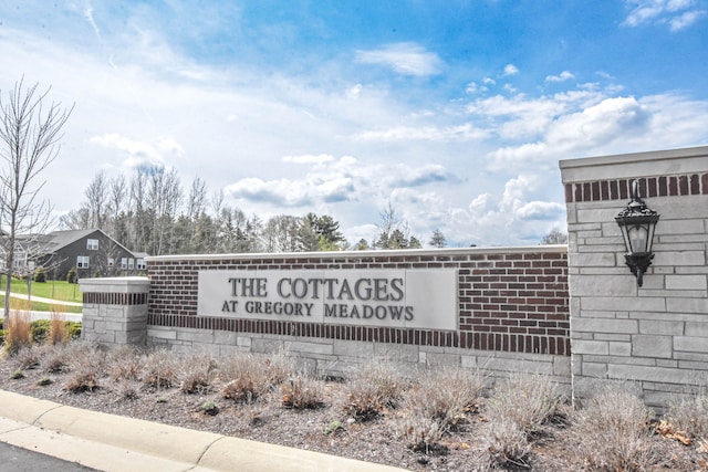 4336 Silica Dr, Lake Orion, MI 48359 - view of community sign