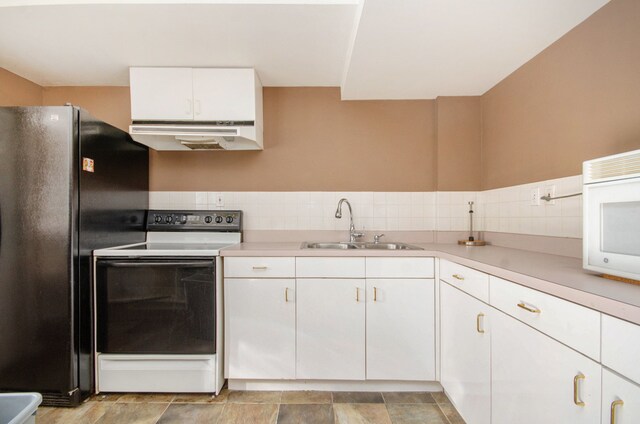 28909 Hidden Trl, Farmington Hills, MI 48331 - kitchen featuring extractor fan, white appliances, a sink, white cabinets, and light countertops