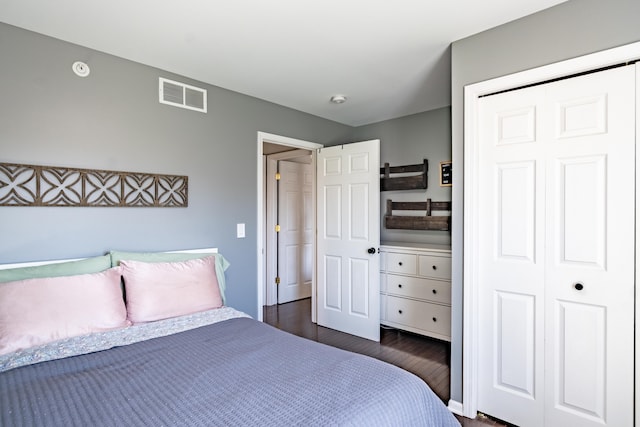 1242 Bay, Holly, MI 48442 - bedroom featuring visible vents and dark wood finished floors