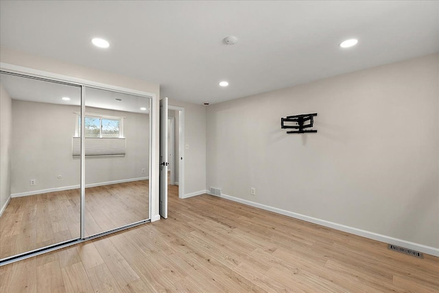 unfurnished bedroom featuring baseboards, visible vents, wood finished floors, and recessed lighting