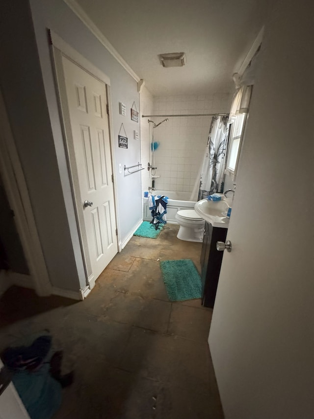 bathroom featuring crown molding, vanity, baseboards, toilet, and shower / bathtub combination with curtain