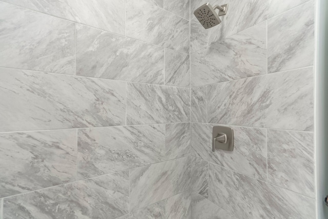 details with a tile shower
