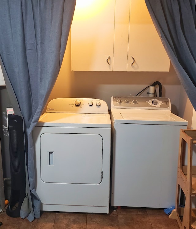 33 E Fairmount Ave, Pontiac, MI 48340 - laundry area featuring dark tile patterned floors, washer and dryer, and laundry area