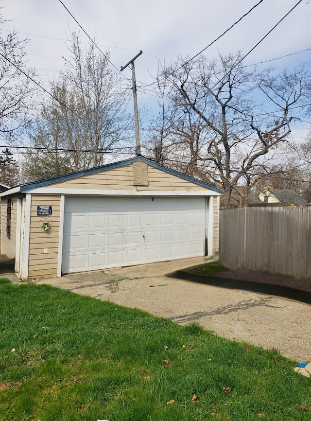 33 E Fairmount Ave, Pontiac, MI 48340 - detached garage with fence