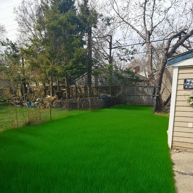33 E Fairmount Ave, Pontiac, MI 48340 - view of yard featuring fence