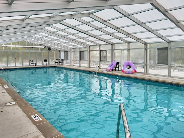 742 Ravine Ln, South Haven, MI 49090 - community pool with a lanai