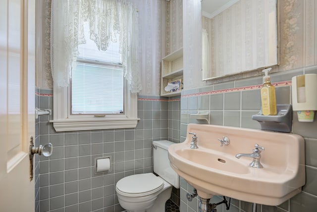 20 Oxford Blvd, Pleasant Ridge, MI 48069 - half bath featuring a sink, tile walls, wallpapered walls, and toilet