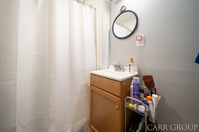 full bath with vanity