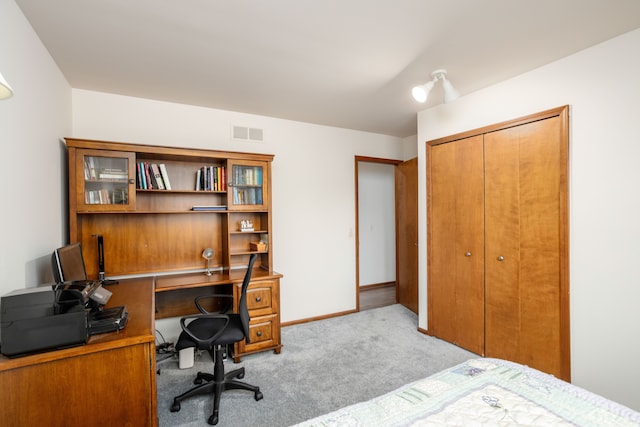 office area with visible vents, carpet flooring, and baseboards