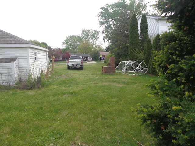 1353 N Gulley Rd, Dearborn Heights, MI 48127 - view of yard