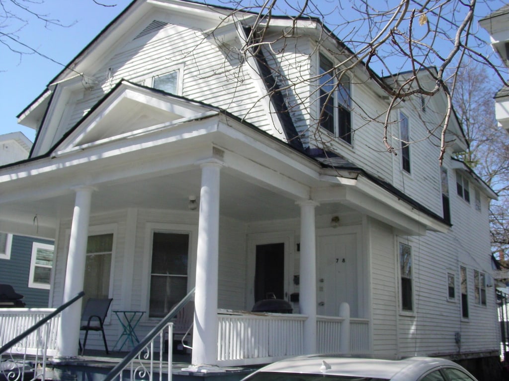 view of front facade featuring covered porch
