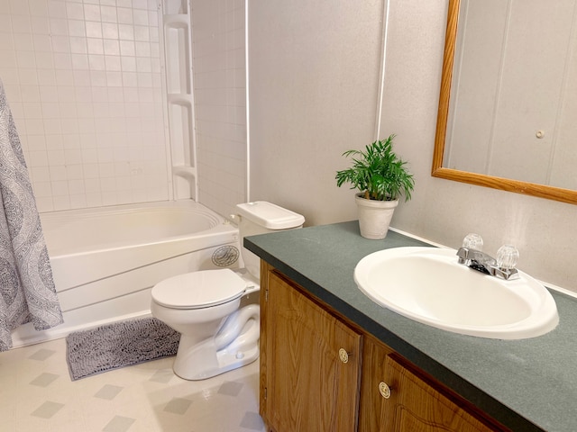 full bath featuring tile patterned floors, shower / tub combo with curtain, toilet, and vanity