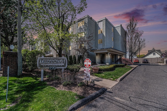 view of front facade featuring stucco siding and brick siding