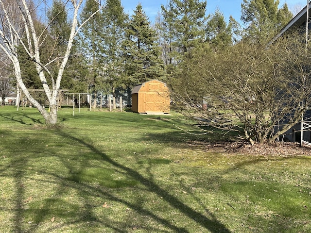 view of yard featuring an outbuilding and a shed