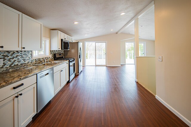 6820 W Shore Dr, Weidman, MI 48893