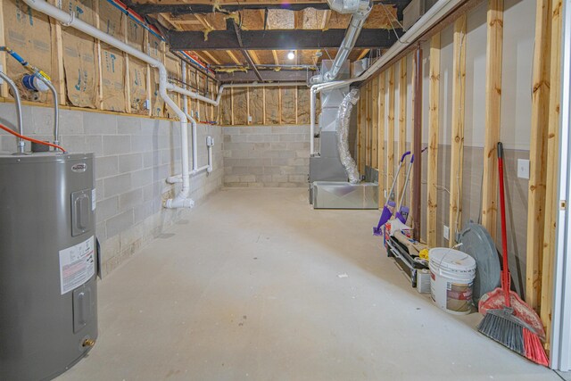 6820 W Shore Dr, Weidman, MI 48893