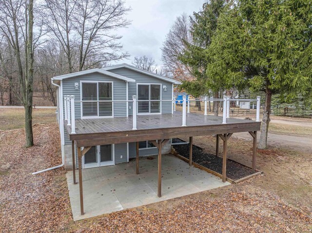 6820 W Shore Dr, Weidman, MI 48893