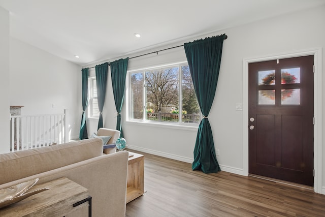 living area featuring recessed lighting, wood finished floors, and baseboards