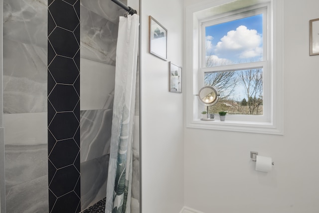 bathroom featuring a tile shower