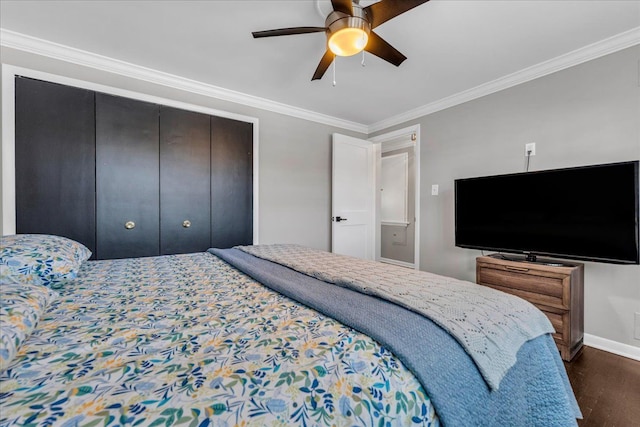 bedroom with a ceiling fan, baseboards, a closet, dark wood-style floors, and ornamental molding