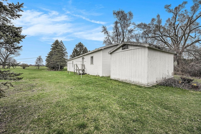 exterior space featuring an outdoor structure and a yard
