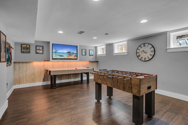 rec room featuring baseboards, visible vents, wood finished floors, and recessed lighting