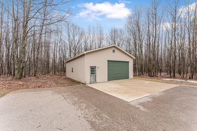 detached garage featuring aphalt driveway